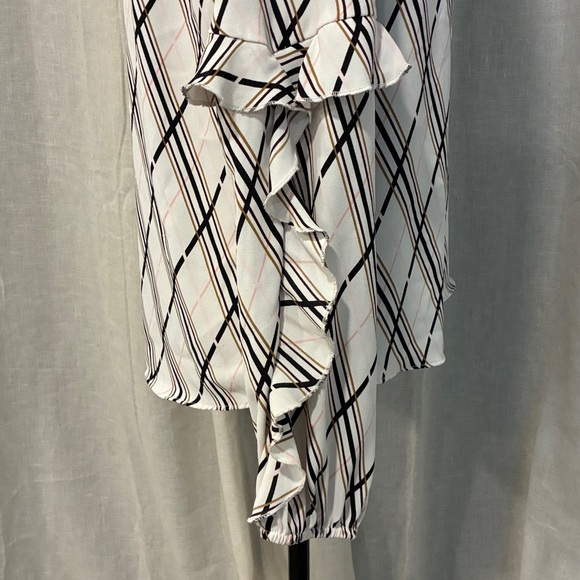 White House Black Market Geometric Blouse - Picture 3 of 7